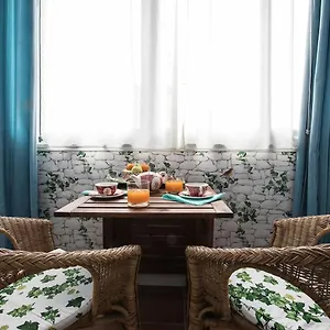Apartment Crispi Deluxe 2 Bedroom, Rome